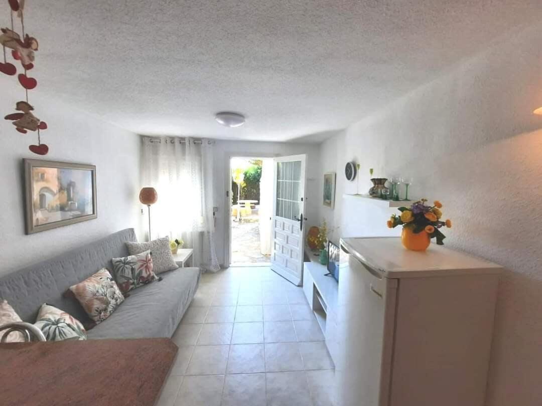 Quaint Ground Floor Apartment With Pool Lb1 Torrevieja Exteriör bild