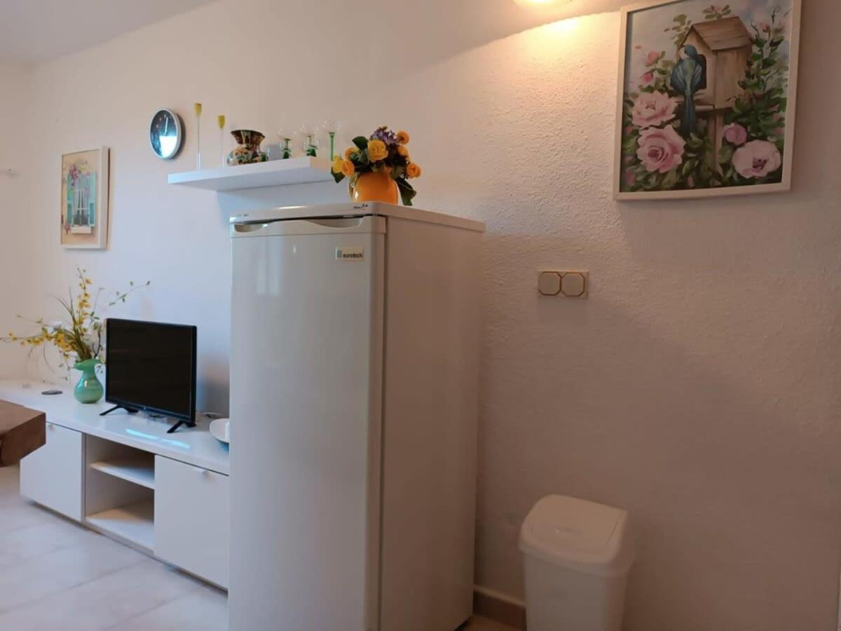 Quaint Ground Floor Apartment With Pool Lb1 Torrevieja Exteriör bild