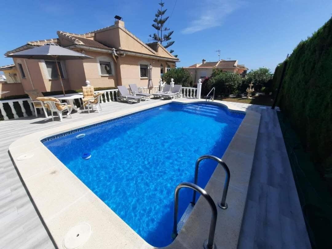 Quaint Ground Floor Apartment With Pool Lb1 Torrevieja Exteriör bild