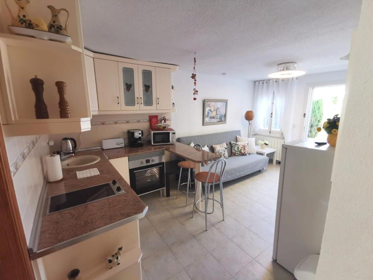 Quaint Ground Floor Apartment With Pool Lb1 Torrevieja Exteriör bild