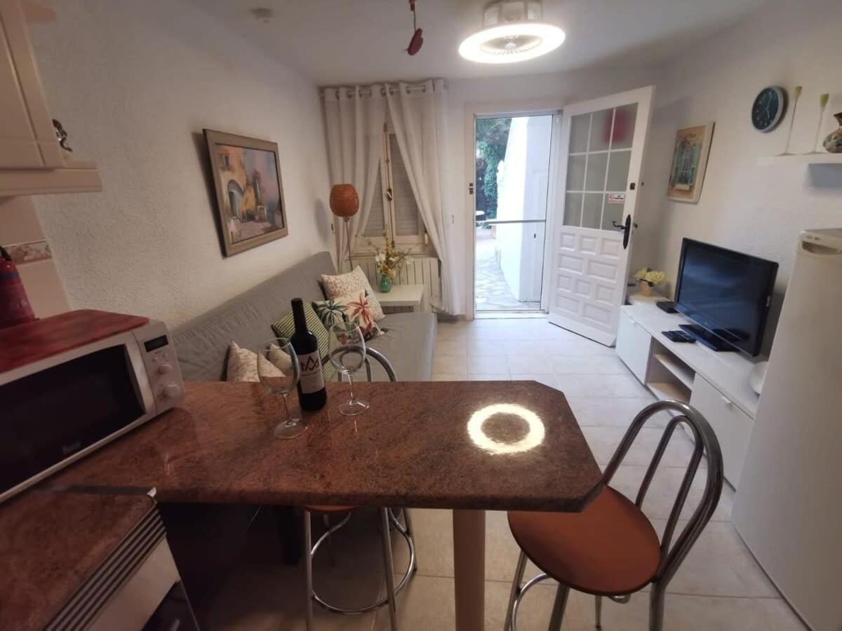 Quaint Ground Floor Apartment With Pool Lb1 Torrevieja Exteriör bild